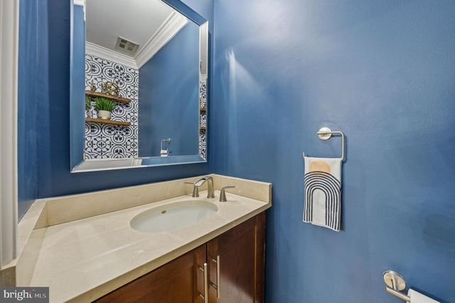 7414 HALLCREST DR, Mclean, VA 22102