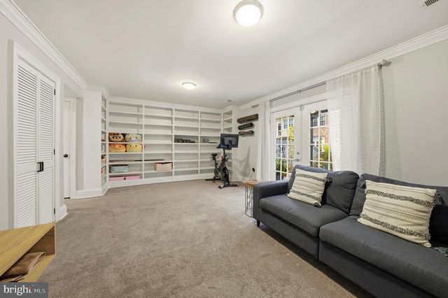 7414 HALLCREST DR, Mclean, VA 22102