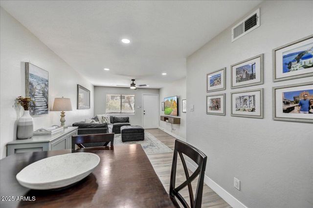 3301 E EARLL Drive 102, Phoenix, AZ 85018