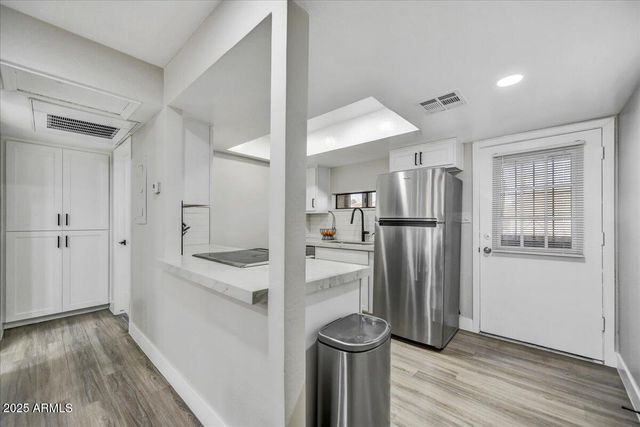 3301 E EARLL Drive 102, Phoenix, AZ 85018