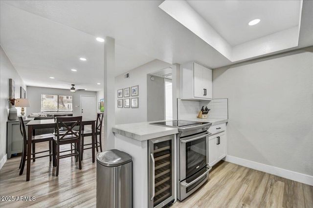 3301 E EARLL Drive 102, Phoenix, AZ 85018