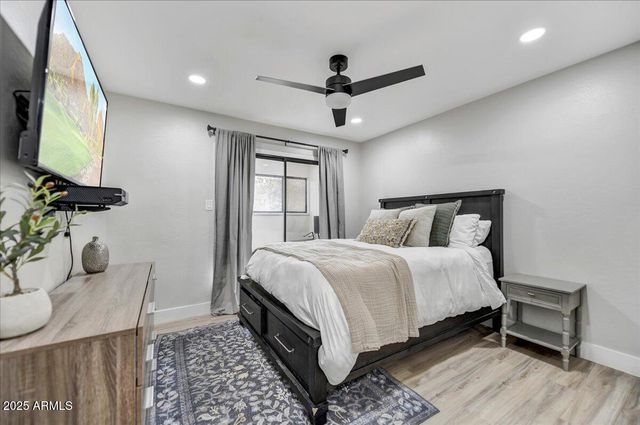 3301 E EARLL Drive 102, Phoenix, AZ 85018