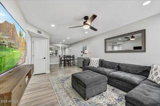 3301 E EARLL Drive 102, Phoenix, AZ 85018