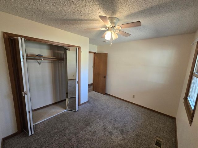 3200 Cathlinda Dr, Winfield, KS 67156