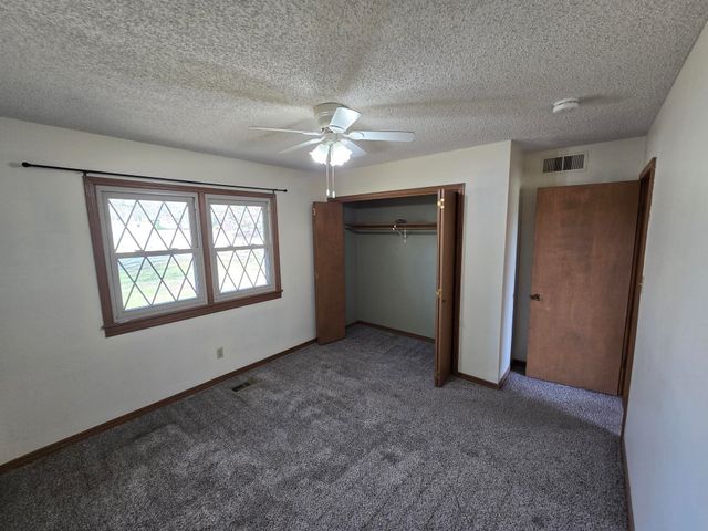 3200 Cathlinda Dr, Winfield, KS 67156