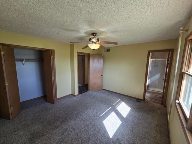 3200 Cathlinda Dr, Winfield, KS 67156