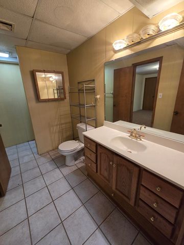 3200 Cathlinda Dr, Winfield, KS 67156