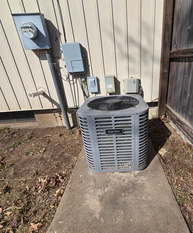 3200 Cathlinda Dr, Winfield, KS 67156