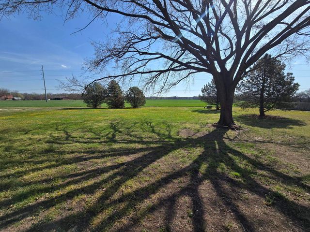 3200 Cathlinda Dr, Winfield, KS 67156