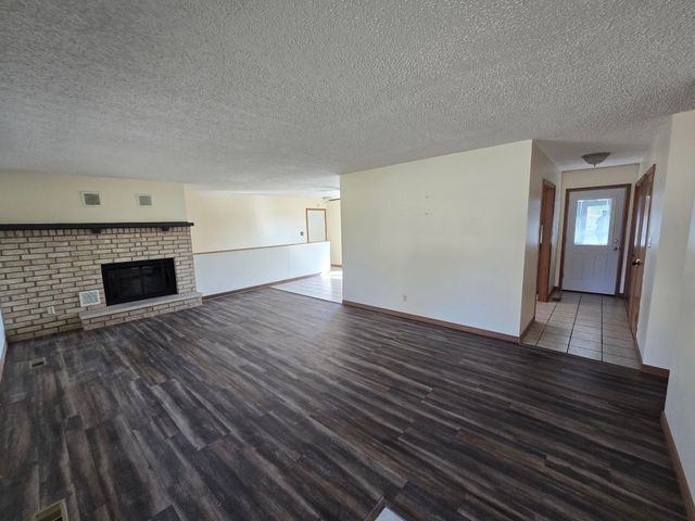 3200 Cathlinda Dr, Winfield, KS 67156
