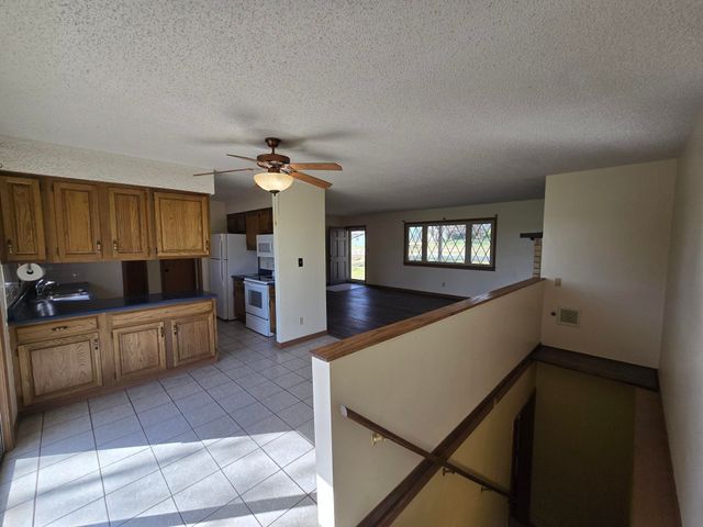 3200 Cathlinda Dr, Winfield, KS 67156