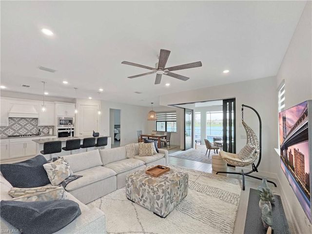 2057 Yellowfin CIR, Naples, FL 34114