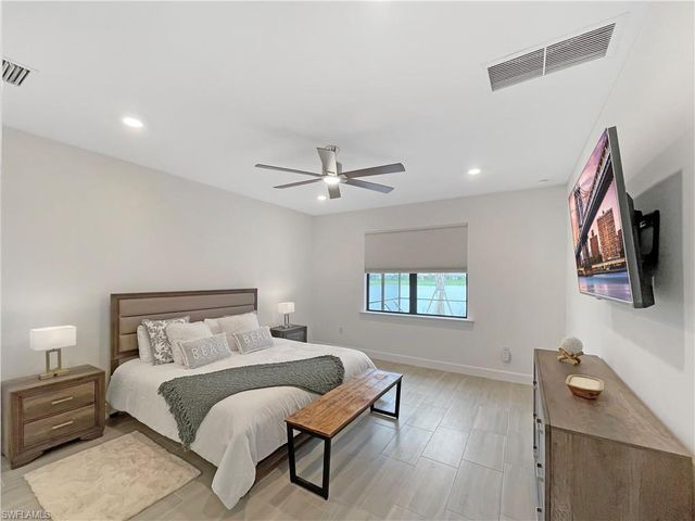 2057 Yellowfin CIR, Naples, FL 34114