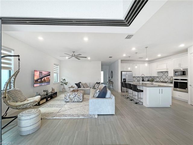 2057 Yellowfin CIR, Naples, FL 34114