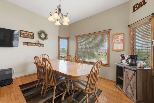 4009 N Lake Ridge Ct, Wichita, KS 67205