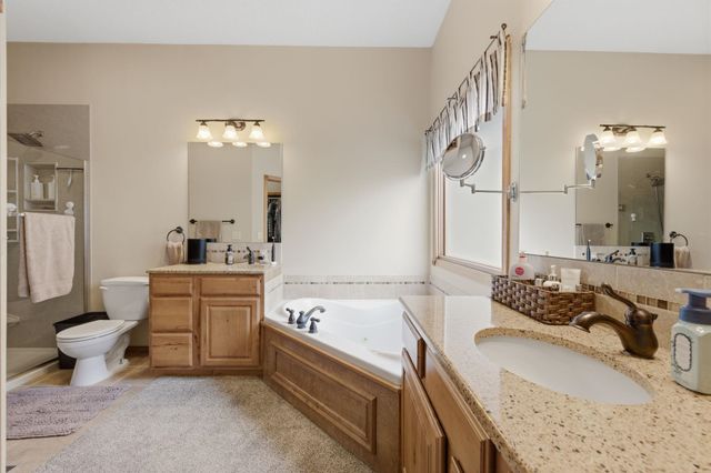 4009 N Lake Ridge Ct, Wichita, KS 67205