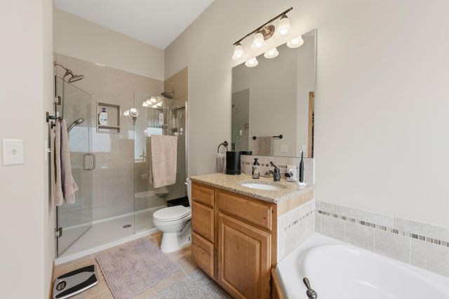 4009 N Lake Ridge Ct, Wichita, KS 67205