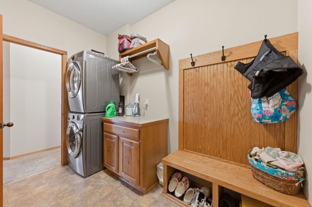 4009 N Lake Ridge Ct, Wichita, KS 67205