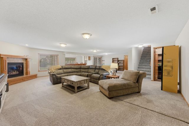 4009 N Lake Ridge Ct, Wichita, KS 67205