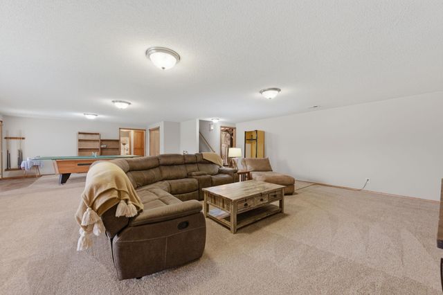 4009 N Lake Ridge Ct, Wichita, KS 67205