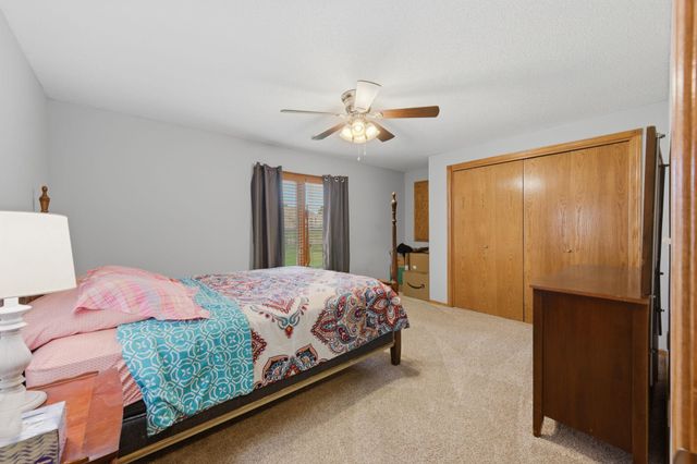 4009 N Lake Ridge Ct, Wichita, KS 67205