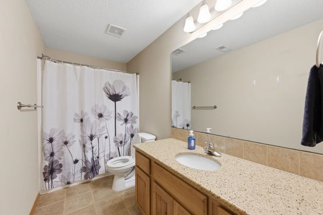 4009 N Lake Ridge Ct, Wichita, KS 67205