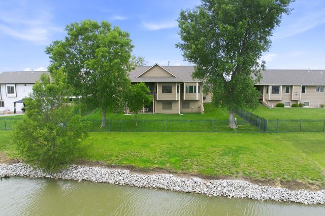 4009 N Lake Ridge Ct, Wichita, KS 67205