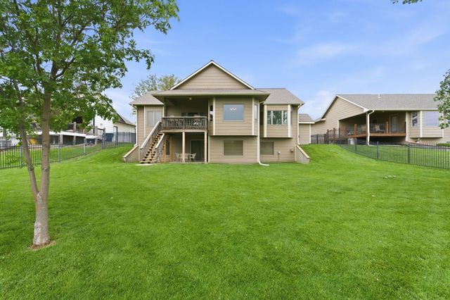 4009 N Lake Ridge Ct, Wichita, KS 67205