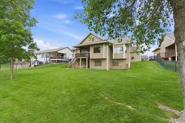 4009 N Lake Ridge Ct, Wichita, KS 67205