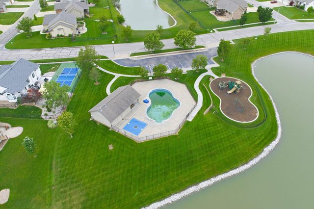 4009 N Lake Ridge Ct, Wichita, KS 67205