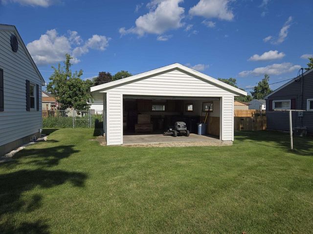 2005 S Jackson Street, Janesville, WI 53546
