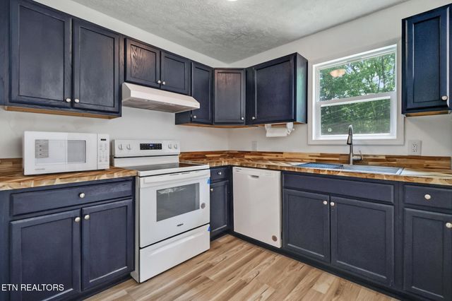 484 Kerrigan Rd, Crossville, TN 38555