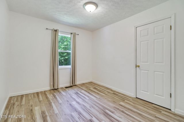 484 Kerrigan Rd, Crossville, TN 38555