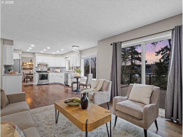 12988 Se BLUFF Dr, Clackamas, OR 97015