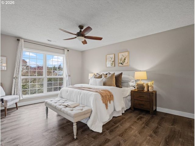 12988 Se BLUFF Dr, Clackamas, OR 97015