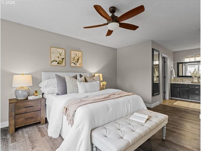 12988 Se BLUFF Dr, Clackamas, OR 97015