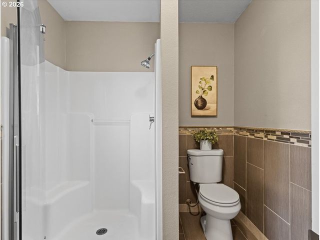 12988 Se BLUFF Dr, Clackamas, OR 97015