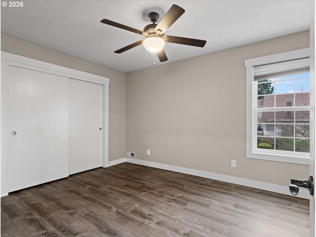 12988 Se BLUFF Dr, Clackamas, OR 97015