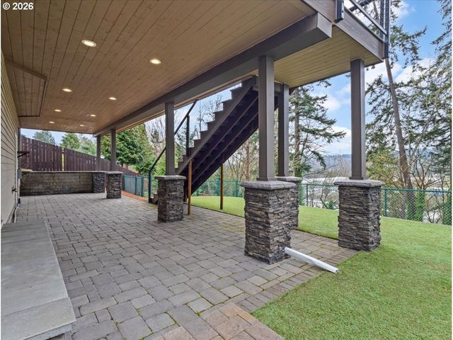 12988 Se BLUFF Dr, Clackamas, OR 97015