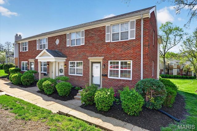 9028 Cardinal Terrace, Brentwood, MO 63144