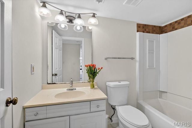 9028 Cardinal Terrace, Brentwood, MO 63144