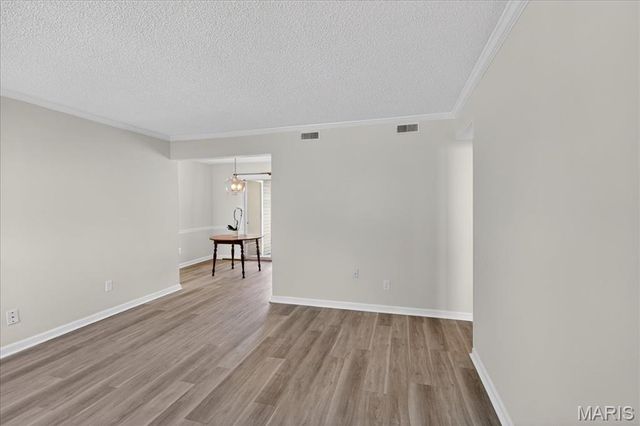 9028 Cardinal Terrace, Brentwood, MO 63144