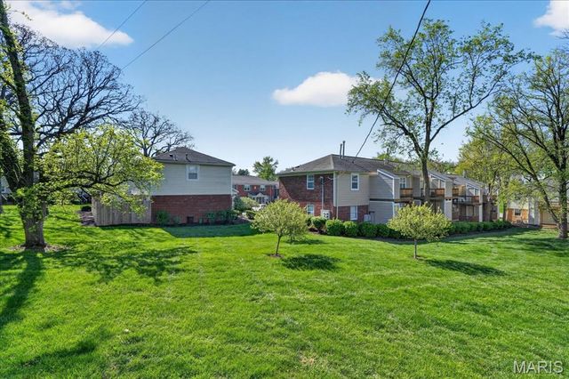 9028 Cardinal Terrace, Brentwood, MO 63144