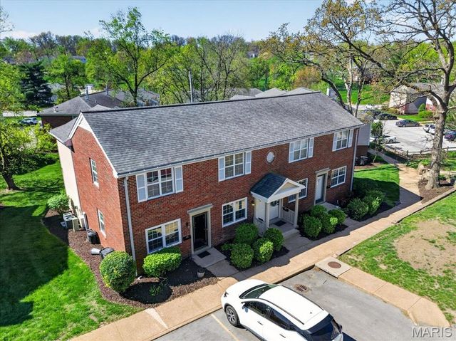 9028 Cardinal Terrace, Brentwood, MO 63144