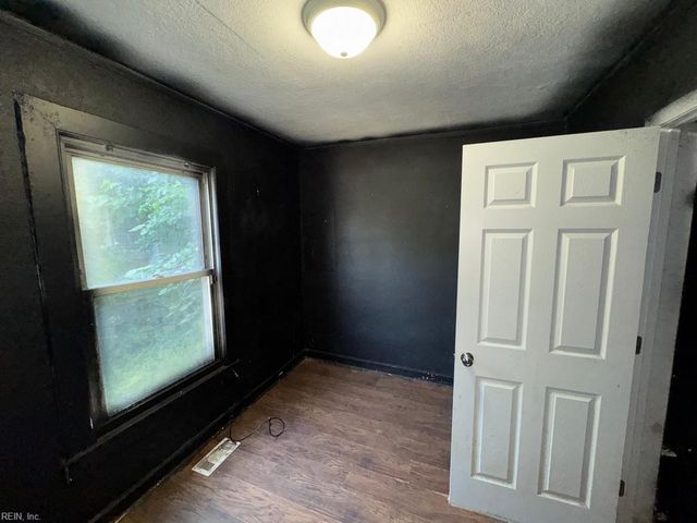 20 Dewey ST, Portsmouth, VA 23704