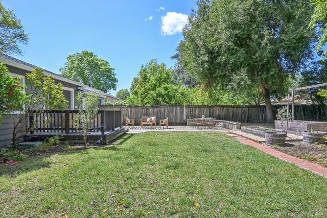 3045 Spring Creek Dr, Santa Rosa, CA 95405
