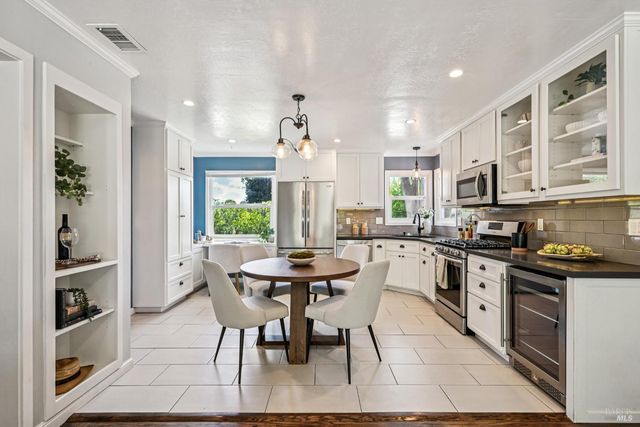 3045 Spring Creek Dr, Santa Rosa, CA 95405