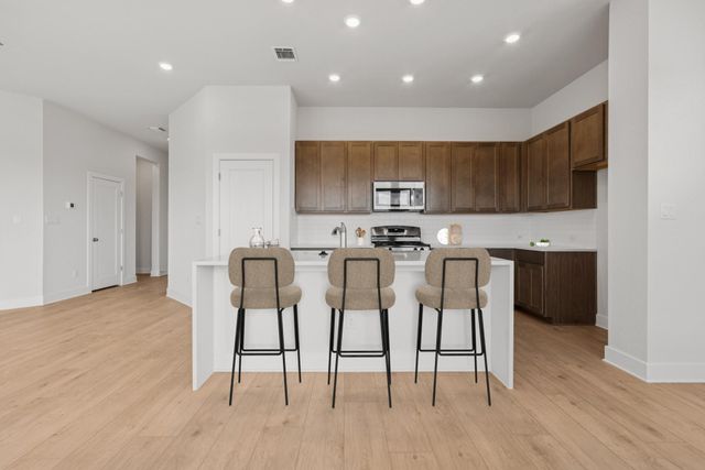 272 Pine Bark DR, Buda, TX 78610