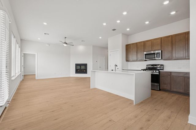 272 Pine Bark DR, Buda, TX 78610