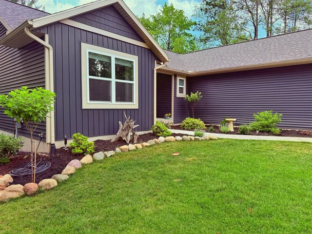 13034 Spruceridge Road, Gowen, MI 49326